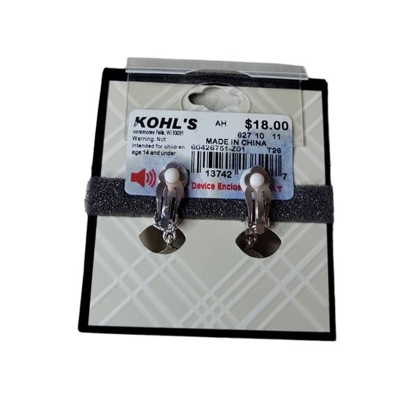 Dana Buchman clip on earring - Picture 2 of 2